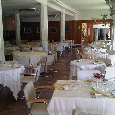 Grand Hotel Golf ตีร์เรเนีย ภายนอก รูปภาพ
