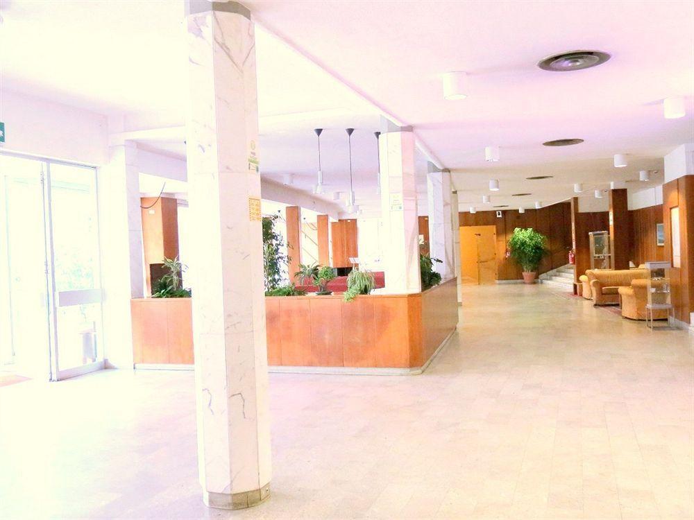 Grand Hotel Golf ตีร์เรเนีย ภายนอก รูปภาพ
