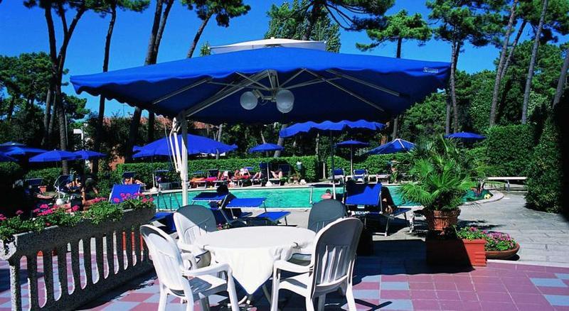 Grand Hotel Golf ตีร์เรเนีย ภายนอก รูปภาพ
