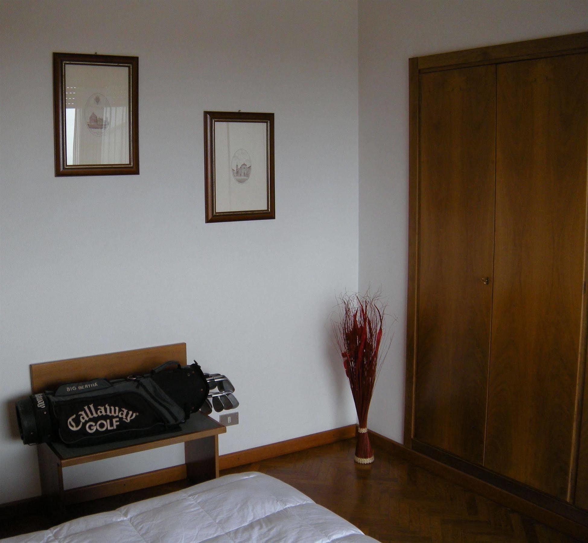 Grand Hotel Golf ตีร์เรเนีย ภายนอก รูปภาพ