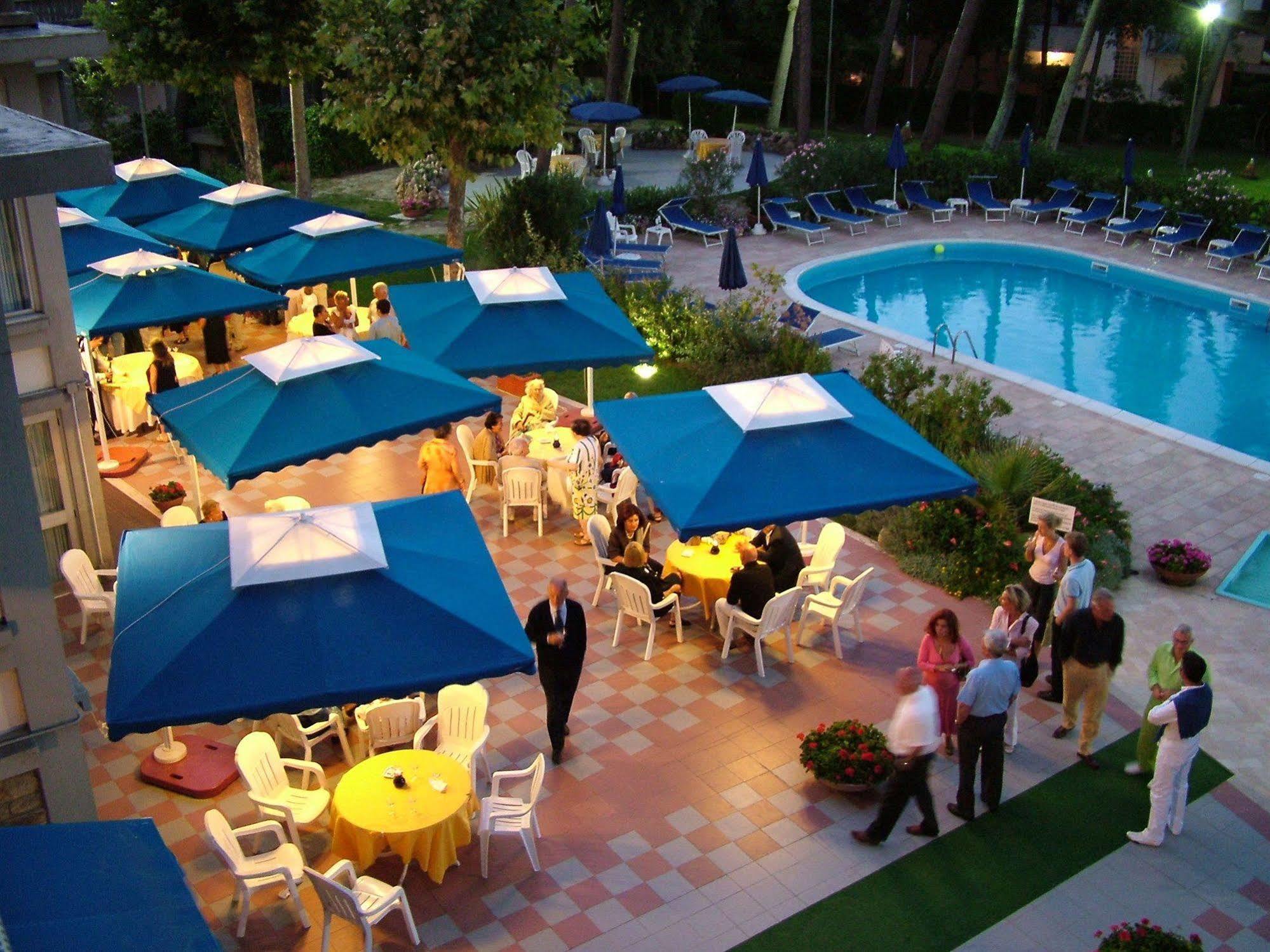 Grand Hotel Golf ตีร์เรเนีย ภายนอก รูปภาพ