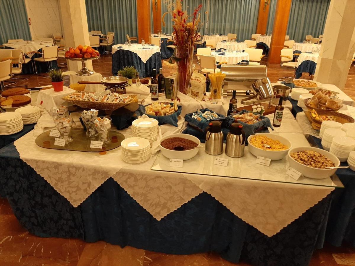 Grand Hotel Golf ตีร์เรเนีย ภายนอก รูปภาพ